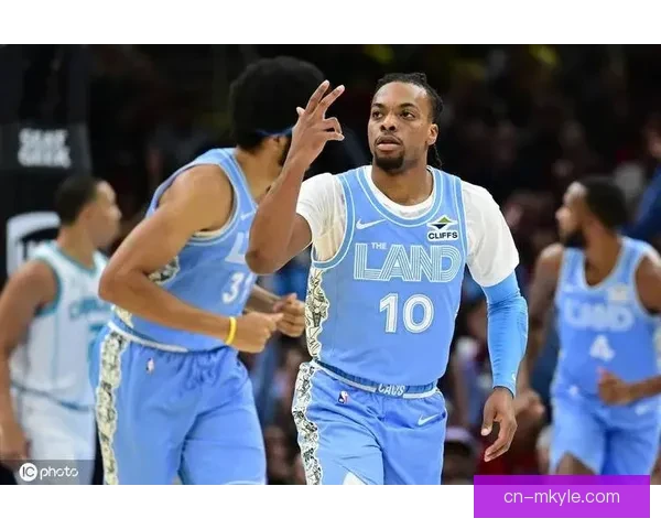 米切尔爆发骑士七连胜力克黄蜂